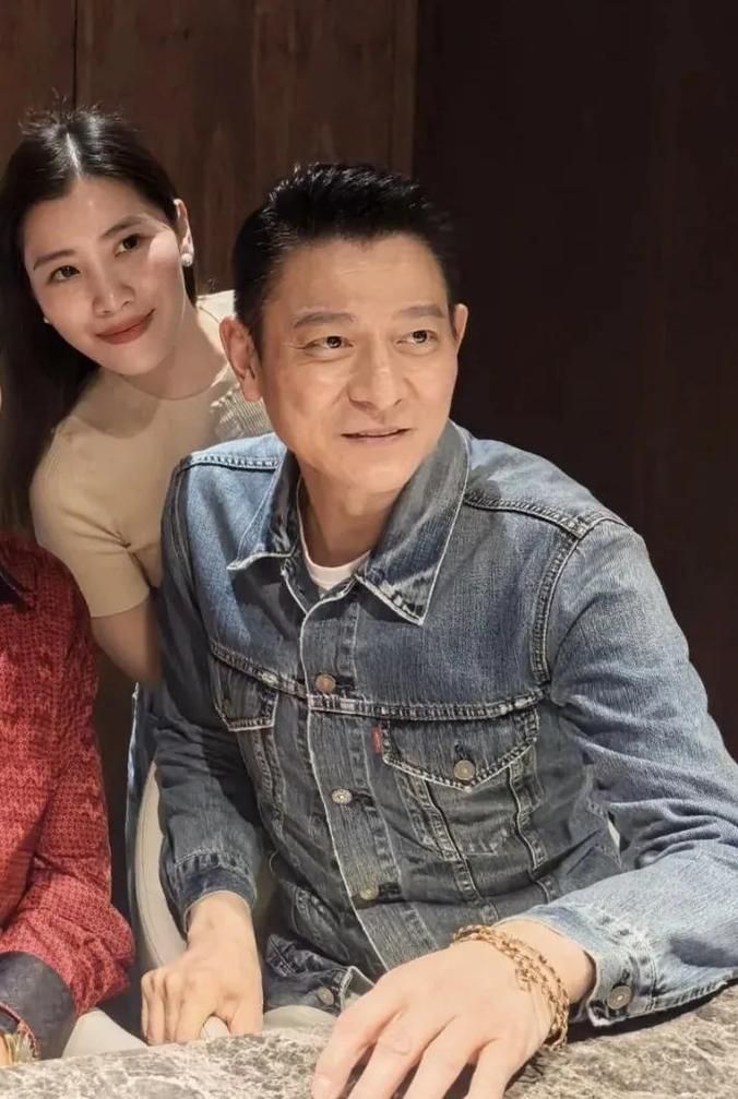 刘德华的岳父背景揭秘 难怪女儿能嫁天王