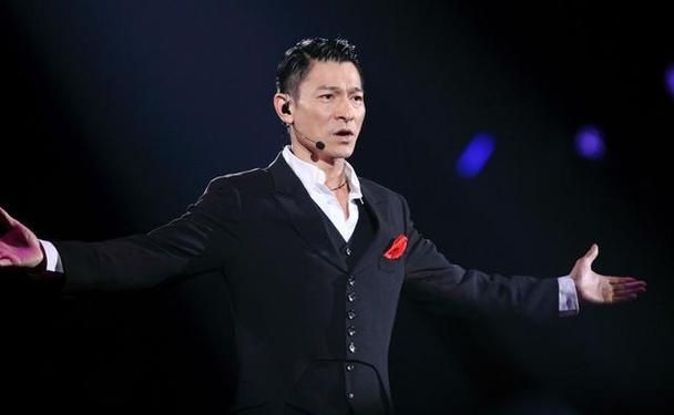 刘德华的辉煌成就：从天王到影帝，他究竟有多厉害？