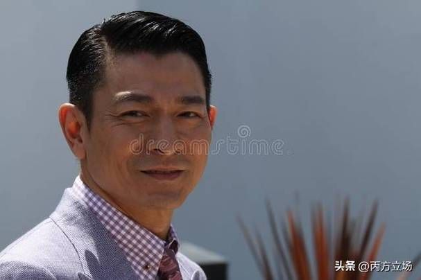 刘德华的辉煌成就：从天王到影帝，他究竟有多厉害？