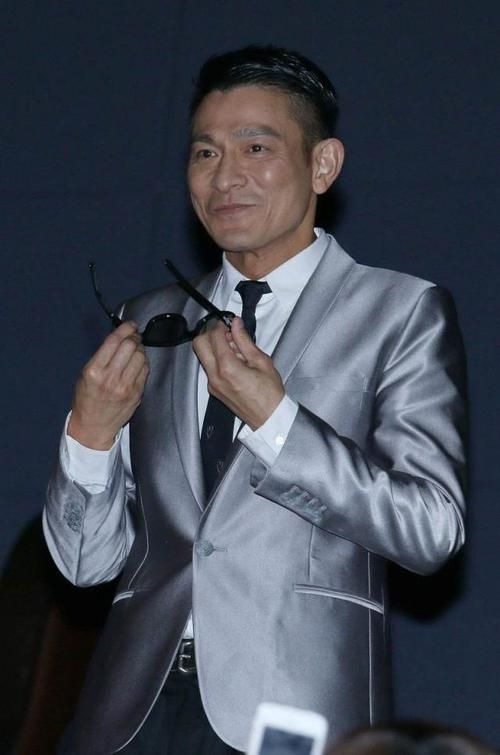 刘德华的辉煌成就：从天王到影帝，他究竟有多厉害？