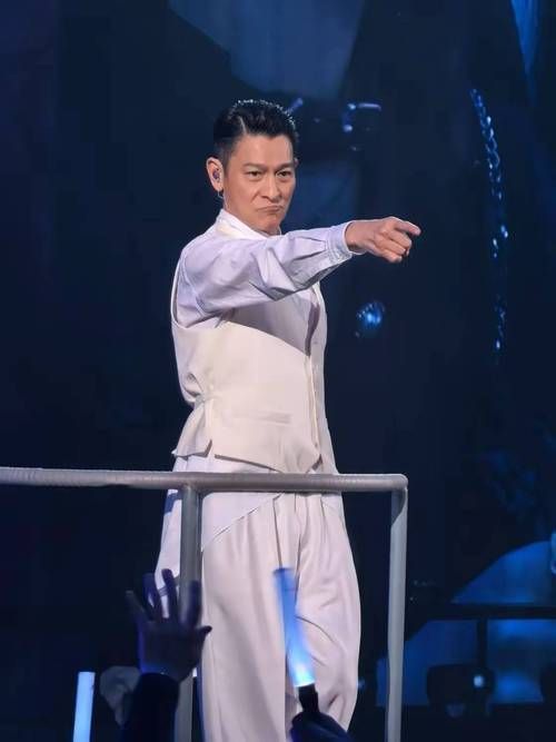 刘德华皈依佛门：巨星的信仰与人生感悟