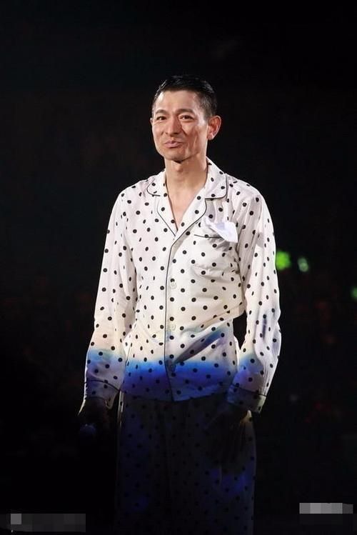 刘德华秋风落叶歌词解析 感受天王经典之作的深情