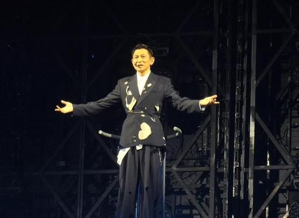 刘德华第一次演唱会珍贵影像曝光勾起回忆