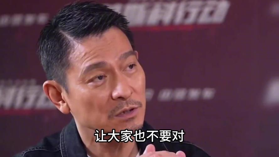 刘德华红了多久 他的演艺生涯为何如此长久