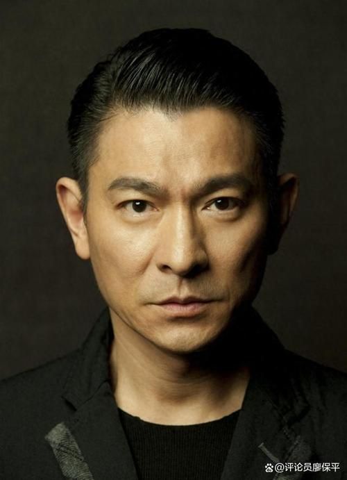 刘德华红了多久 他的演艺生涯为何如此长久