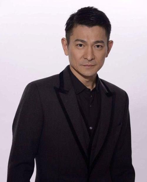 刘德华经历：从青涩小生到影坛巨星的传奇之路