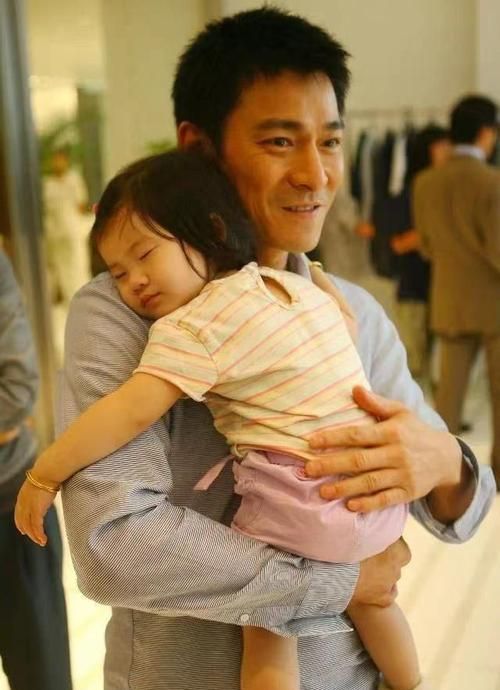 刘德华结婚事件细节曝光妻子身份大揭秘