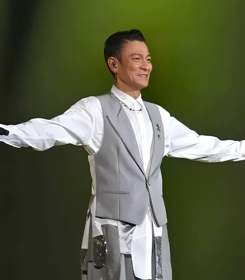 刘德华给谁当过伴郎娱乐圈哪些人请得动他