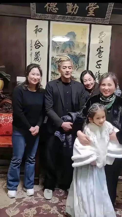 刘德华老婆叫什么名字 揭秘天王的幸福家庭