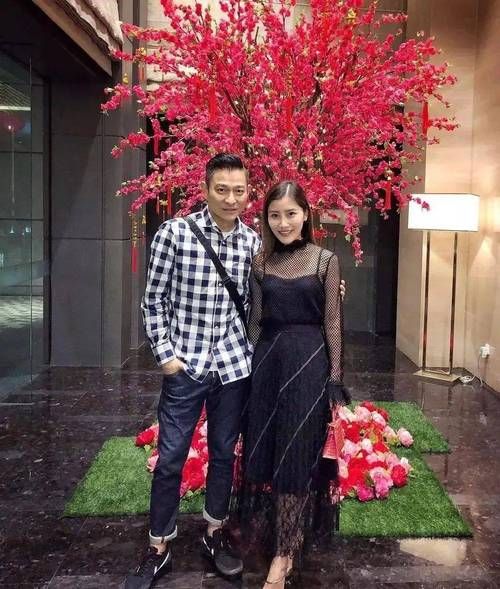 刘德华老婆多大年龄两人相差多少岁