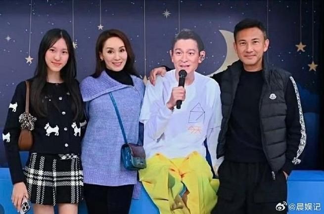刘德华老婆孩子近照曝光 一家三口幸福模样引热议