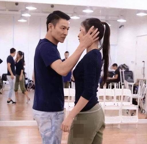 刘德华老婆有多少钱 看看天王嫂的资产有多丰厚