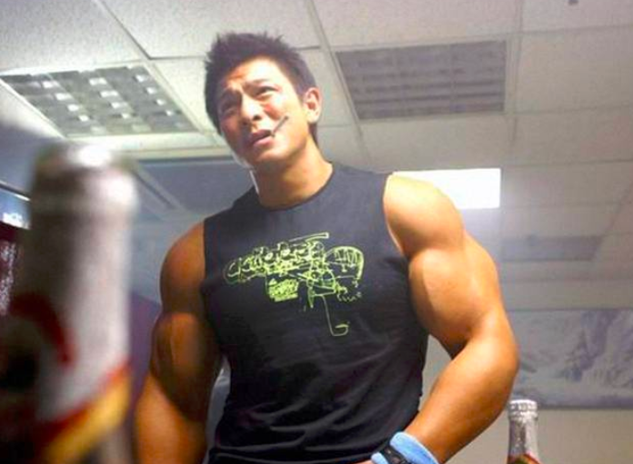 刘德华肌肉旧照流出，你见过他最壮的时候吗？