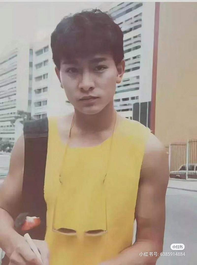 刘德华肌肉照惊艳众人年过六旬依旧肌肉线条明显