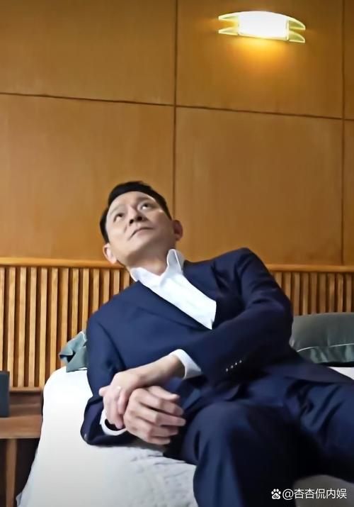 刘德华背影藏不住的喜悦，网友：岁月静好