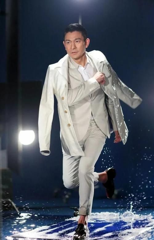 刘德华获奖：银紫荆星章的背后，是怎样的付出？