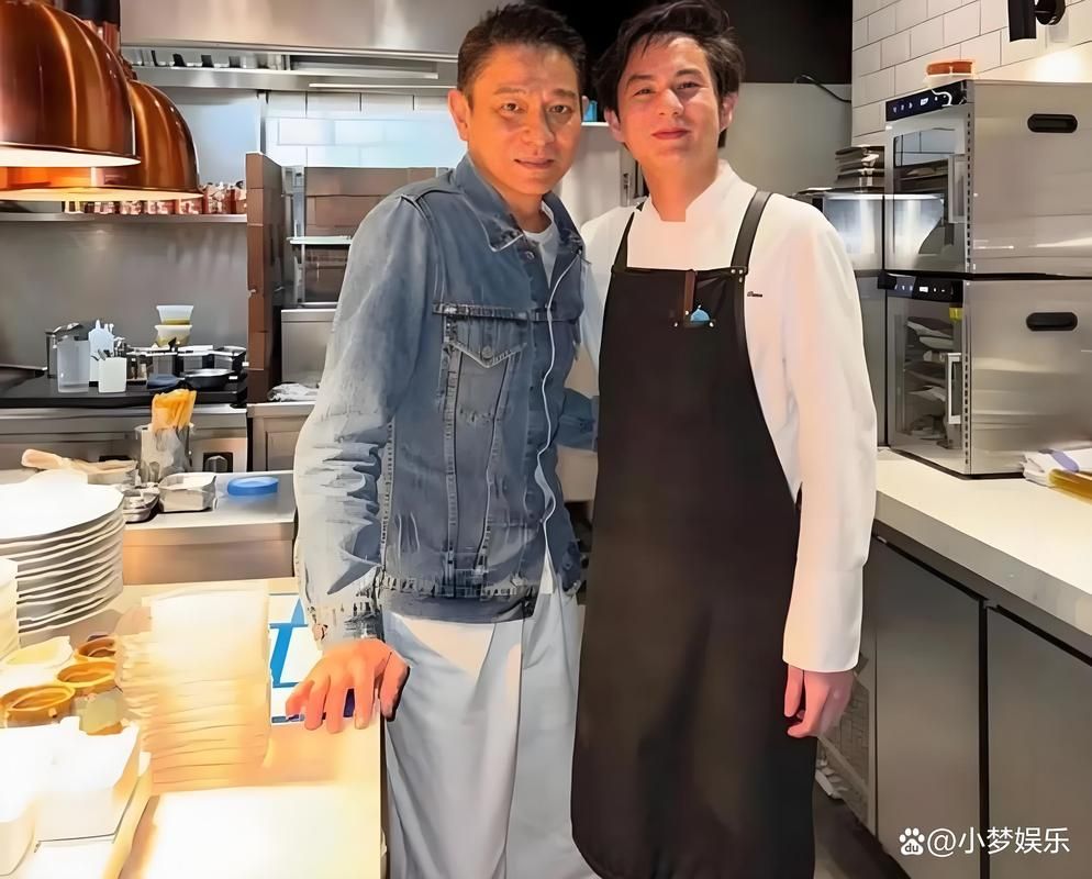 刘德华蜡像？网友餐厅偶遇，真相令人意外