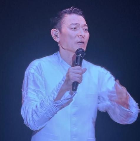 刘德华蜡像？网友餐厅偶遇，真相令人意外
