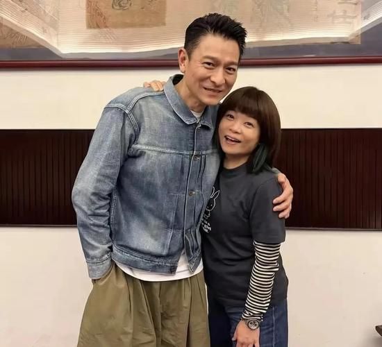 刘德华蜡像？网友餐厅偶遇，真相令人意外