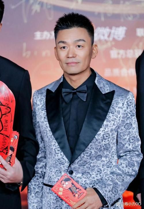 刘德华谈王宝强成长 称赞他努力又谦虚