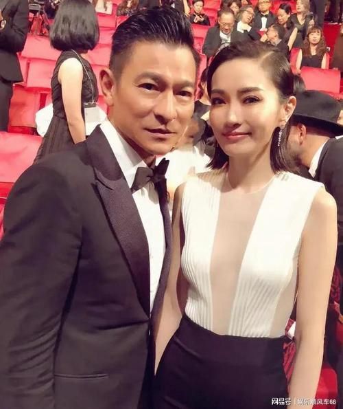 刘德华贾静雯合照引围观两人友谊多年不变