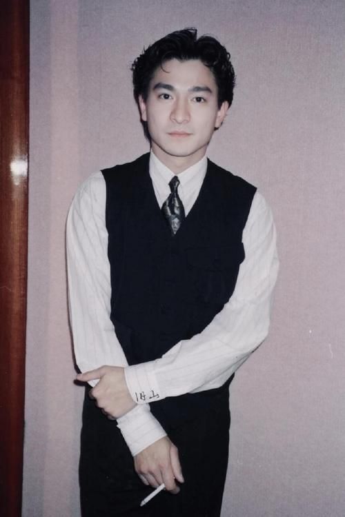刘德华身世大揭秘：天王巨星的贫寒童年