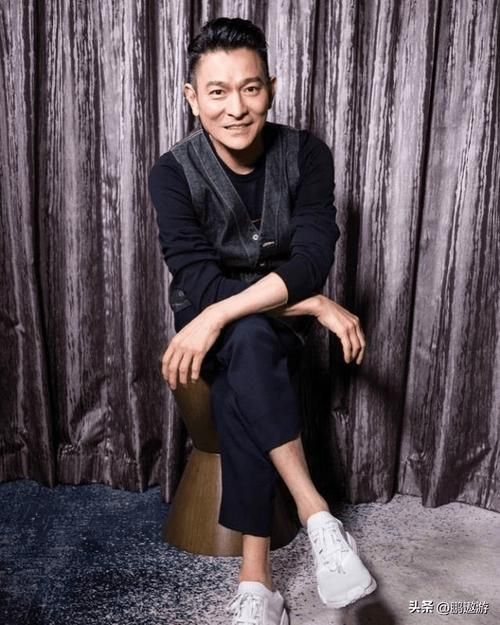 刘德华身高174cm，照片中的他到底有多高？