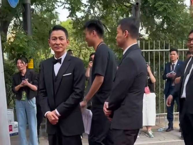 刘德华身高到底多少？和各路明星合影对比分析