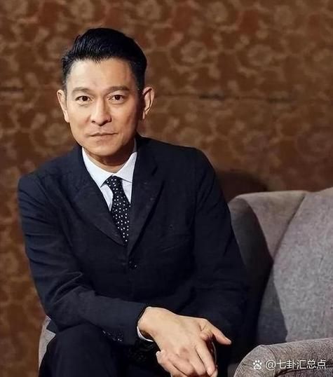 刘德华近照白发苍苍，岁月在他脸上留下了什么？