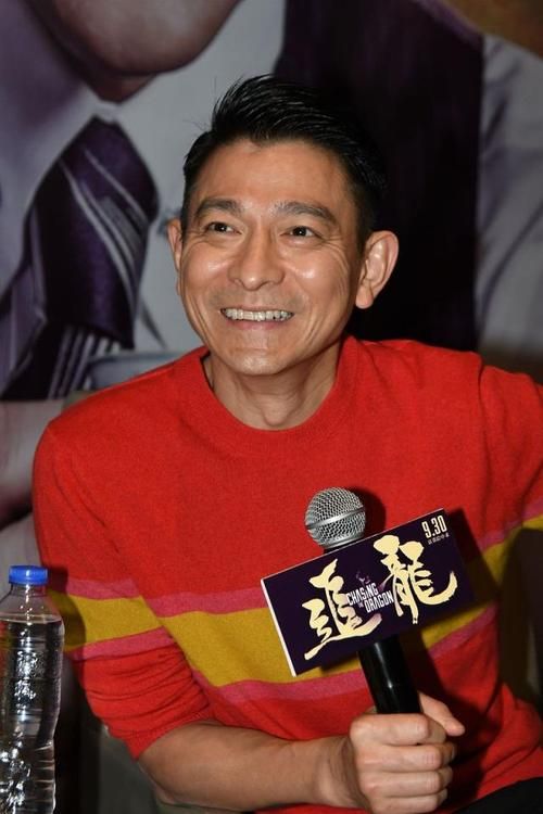 刘德华近照老了引热议 昔日男神如今变化大