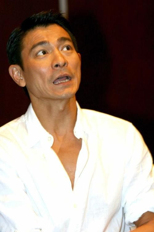 刘德华近照老了引热议 昔日男神如今变化大