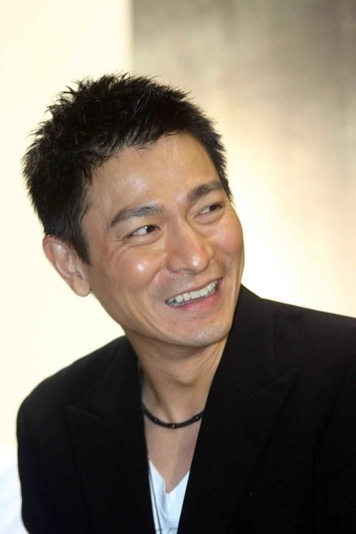 刘德华近照老了引热议 昔日男神如今变化大