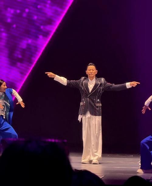刘德华郭富城同台演出？看看两位天王的精彩瞬间！