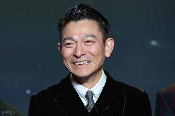 刘德华金马影帝之路：从青涩小生到实力巨星的蜕变历程