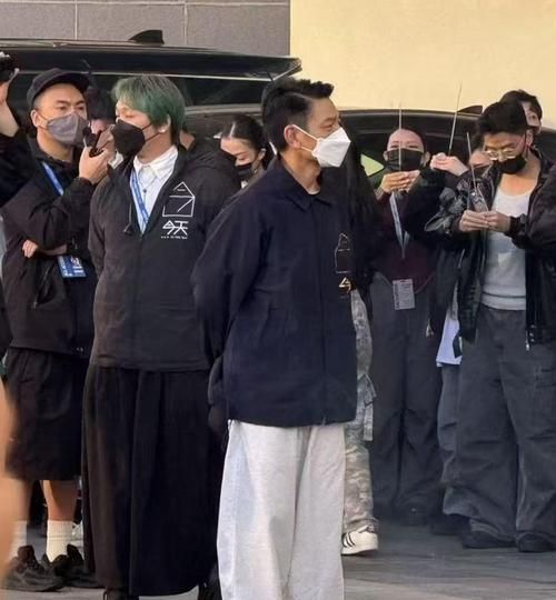 刘德华香港住址曝光粉丝疯狂围观现场实拍
