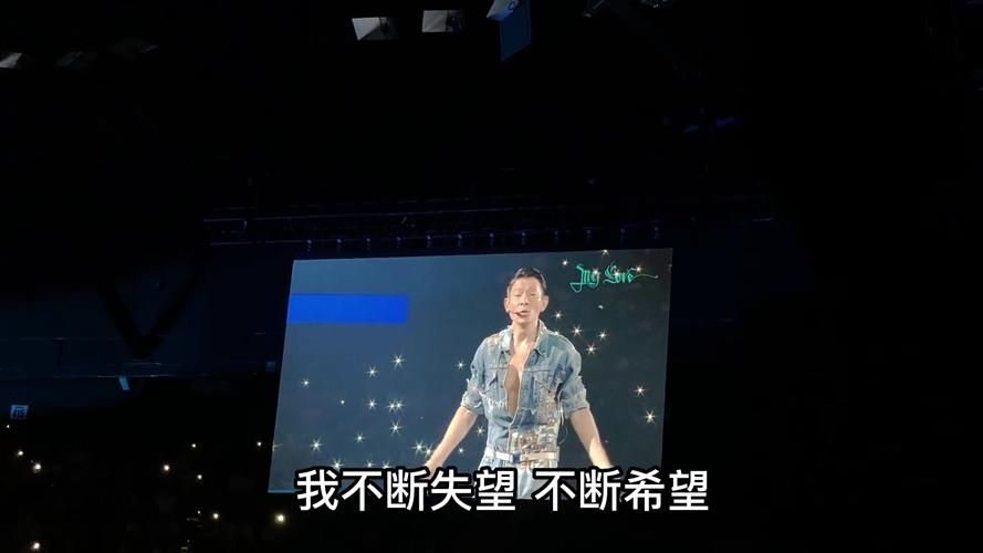 刘德华马来西亚演唱会现场视频曝光 经典歌曲引全场大合唱