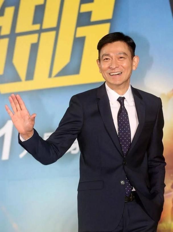 刘德华骨折住院，具体伤势如何？粉丝担忧
