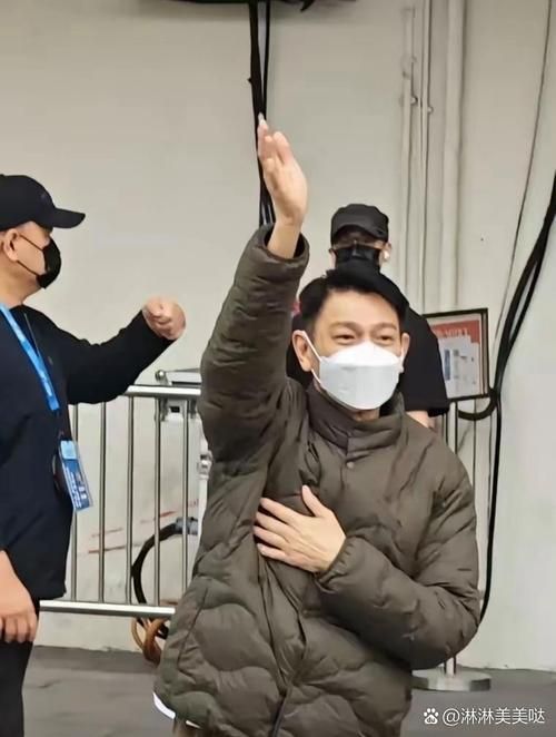 刘德华骨折住院，具体伤势如何？粉丝担忧