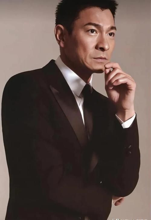 刘德华：一代天王背后的辛酸与辉煌人生