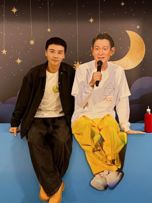 刘烨与刘德华撞衫同款服装网友调侃谁模仿谁