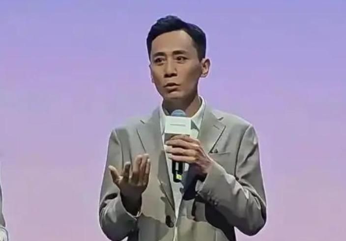 刘烨与刘德华撞衫同款服装网友调侃谁模仿谁