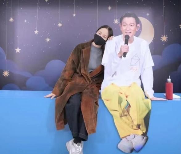 可琪刘德华模仿秀现场表演震撼人心