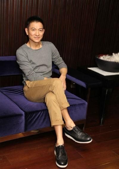 各种场合刘德华大衣图片：展现不同风格魅力