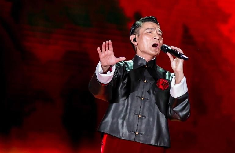 周杰伦演唱会刘德华现身！天王巨星同台飙歌引爆全场