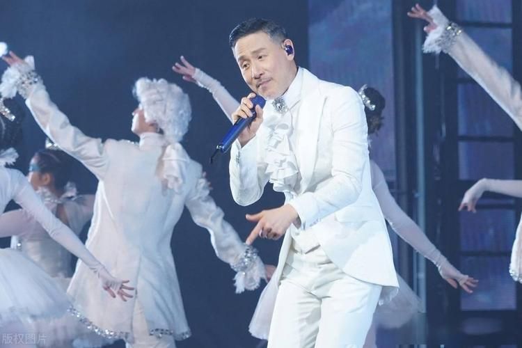 周杰伦演唱会特邀张学友合唱引爆全场