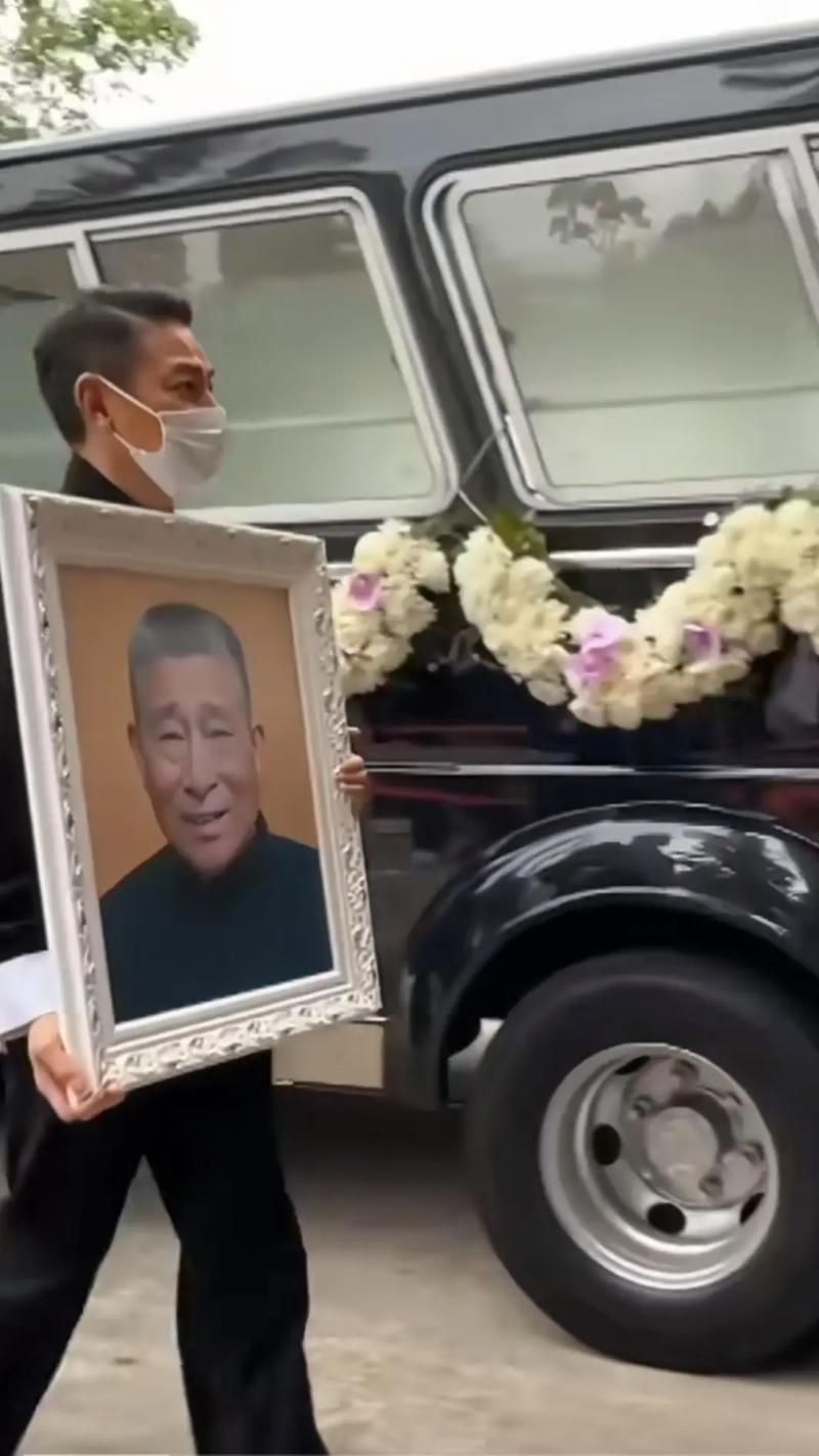 回家：刘德华奔丧香港，送别父亲的辛酸