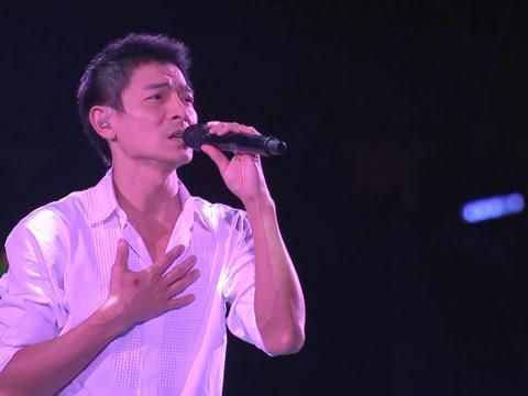 回顾刘德华2007演唱会：闪电开场，震撼全场