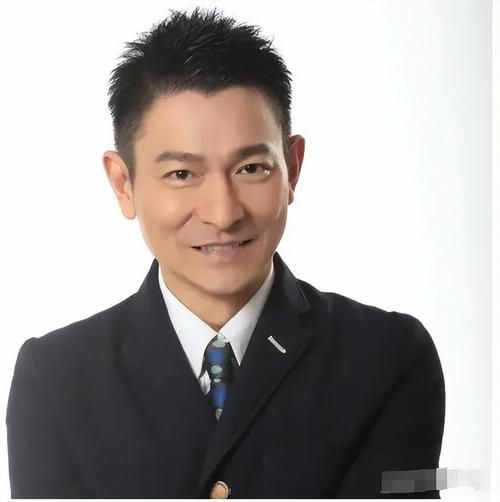 回顾刘德华在TVB的青涩岁月：从龙套到巨星