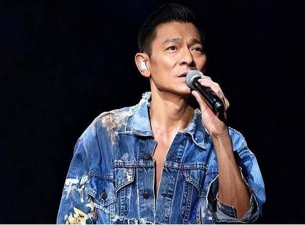 回顾刘德华长发魅力，经典造型永流传