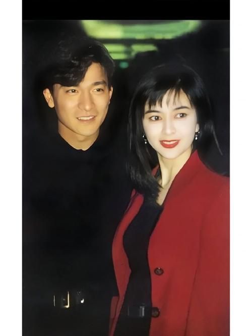 回顾经典：关之琳刘德华激情吻戏画面